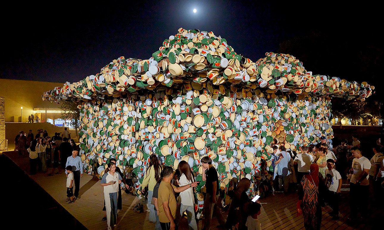 Субодх Гупта, Бахтиер Назиров. «Соль, унесенная ветром». Фрагмент. Фото: Bukhara Biennial