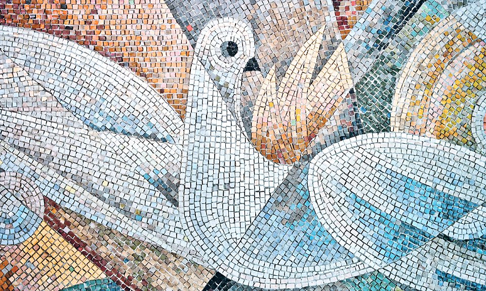 А.А. Кулиев. Мозаика «Искусство». Фрагмент. Дворец культуры Первого государственного подшипникового завода (Театральный центр на Дубровке, Цирк танцующих фонтанов «Аквамарин»). Улица Мельникова, 7/1. 1974.  Фото: Джеймс Хилл