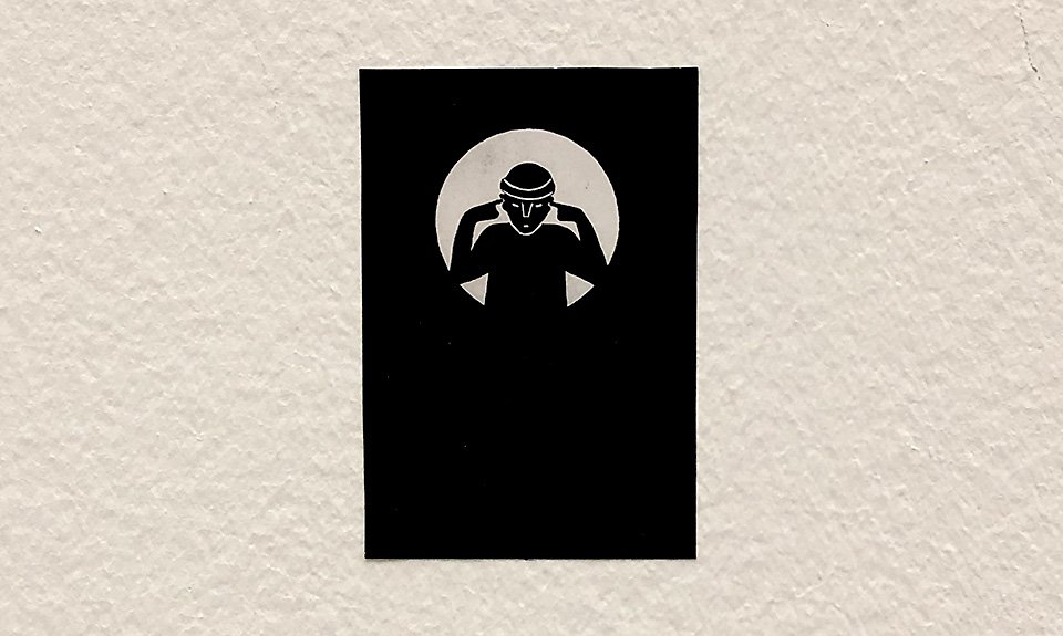 Андрей Монастырский. Стикер с паралингвистический эмблемой к серии «Высвечивания». 2021-2022.  Фото: Алиса Дудакова-Кашуро/The Art Newspaper Russia